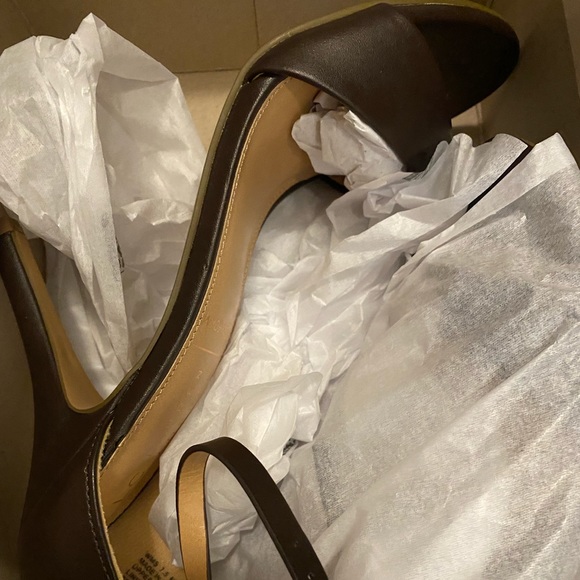 SOLD Memory foam Basic chocolate heels - Picture 3 of 3